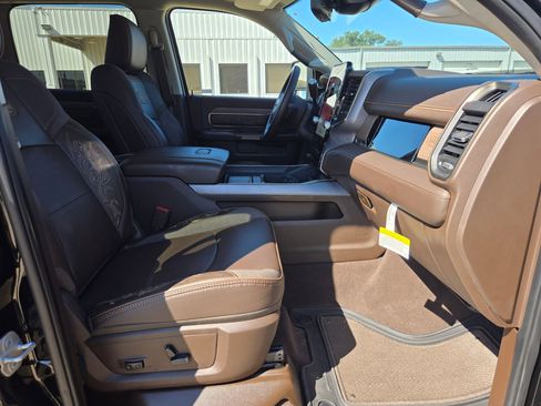 Used 2025 RAM 2500 Limited AWD/4WD image 23