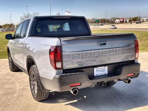 Used 2025 Honda Ridgeline Sport image 5