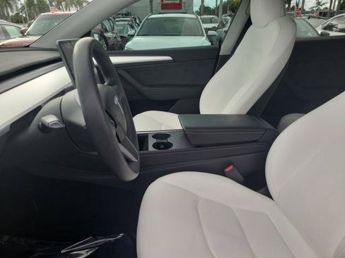 Used 2024 Tesla Model Y Long Range image 15