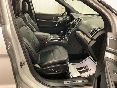Used 2018 Ford Explorer Platinum image 14