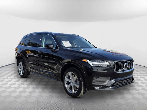 Used 2022 Volvo XC90 T5 Momentum image 1