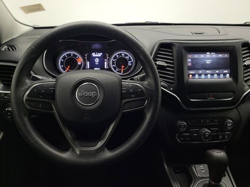 Used 2019 Jeep Cherokee Latitude w/ Popular Appearance Group FWD image 22