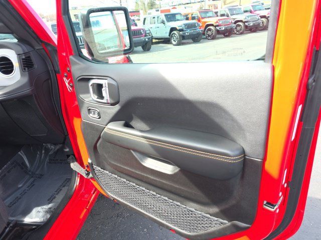 Used 2025 Jeep Wrangler Unlimited Sahara w/ Safety Group AWD/4WD image 41
