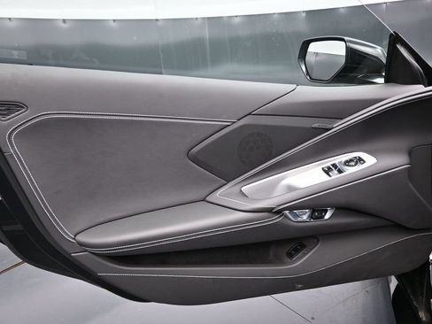 Used 2021 Chevrolet Corvette Stingray Coupe w/ Z51 Performance Package RWD image 10