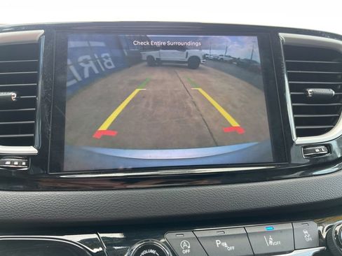 Used 2024 Chrysler Pacifica Touring-L FWD image 31