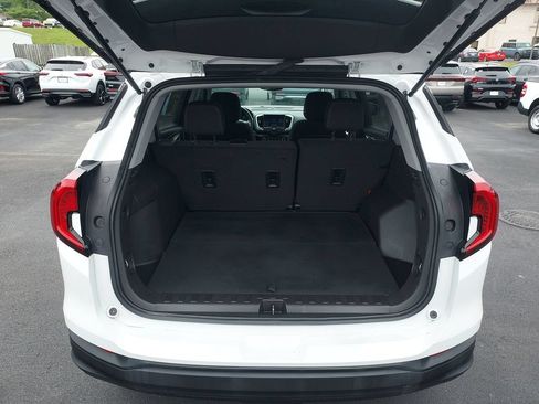 Used 2024 GMC Terrain SLE FWD image 9