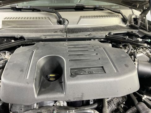 Used 2024 Land Rover Defender 110 X-Dynamic SE image 32