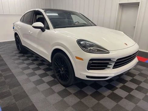 Used 2022 Porsche Cayenne S AWD/4WD image 2