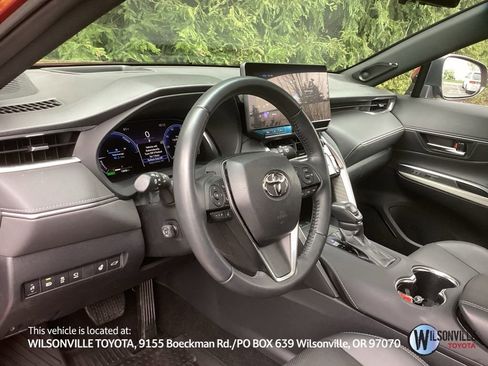 Used 2024 Toyota Venza Limited image 11