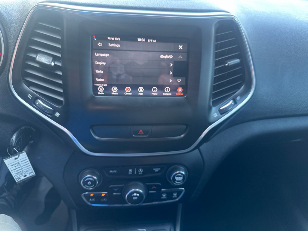Used 2019 Jeep Cherokee Latitude w/ Popular Appearance Group FWD image 14