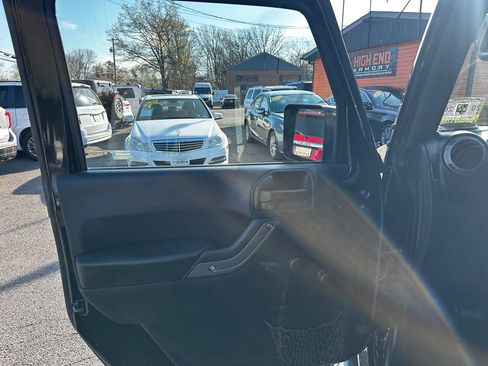Used 2017 Jeep Wrangler Unlimited Sport w/ Connectivity Group AWD/4WD image 14