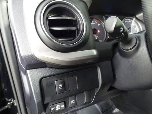 Used 2021 Toyota Tacoma SR5 RWD image 18