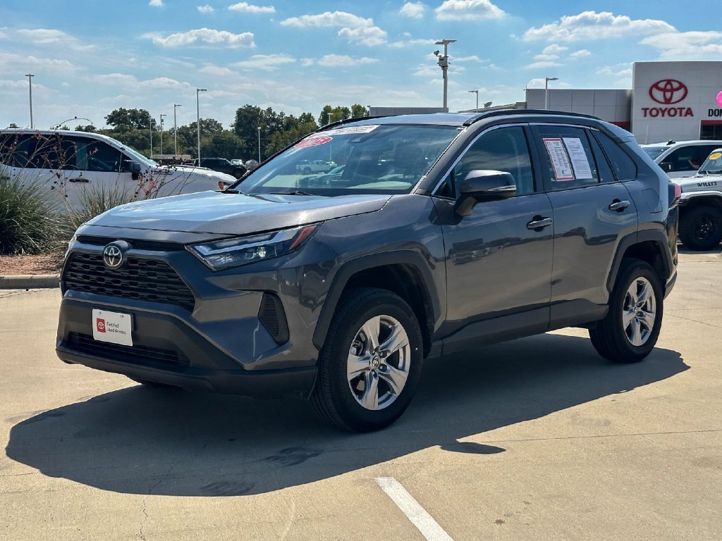 Used 2025 Toyota RAV4 XLE FWD image 7