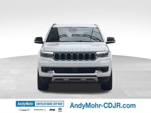 Used 2024 Jeep Wagoneer L Series II w/ Flexible Seating Group AWD/4WD image 2