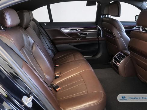 Used 2020 BMW 740i w/ M Sport Package RWD image 11