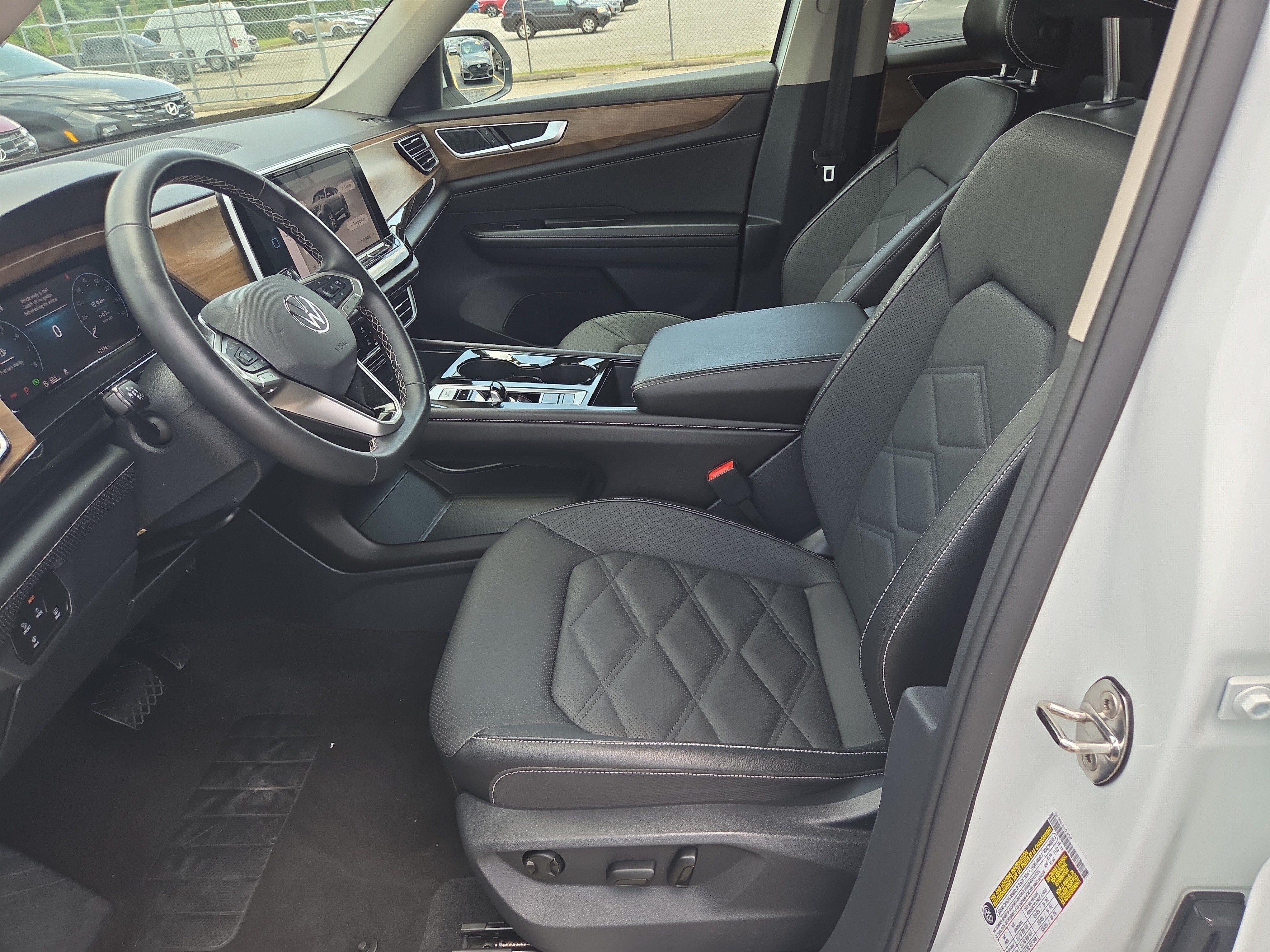 Used 2025 Volkswagen Atlas SE FWD image 5