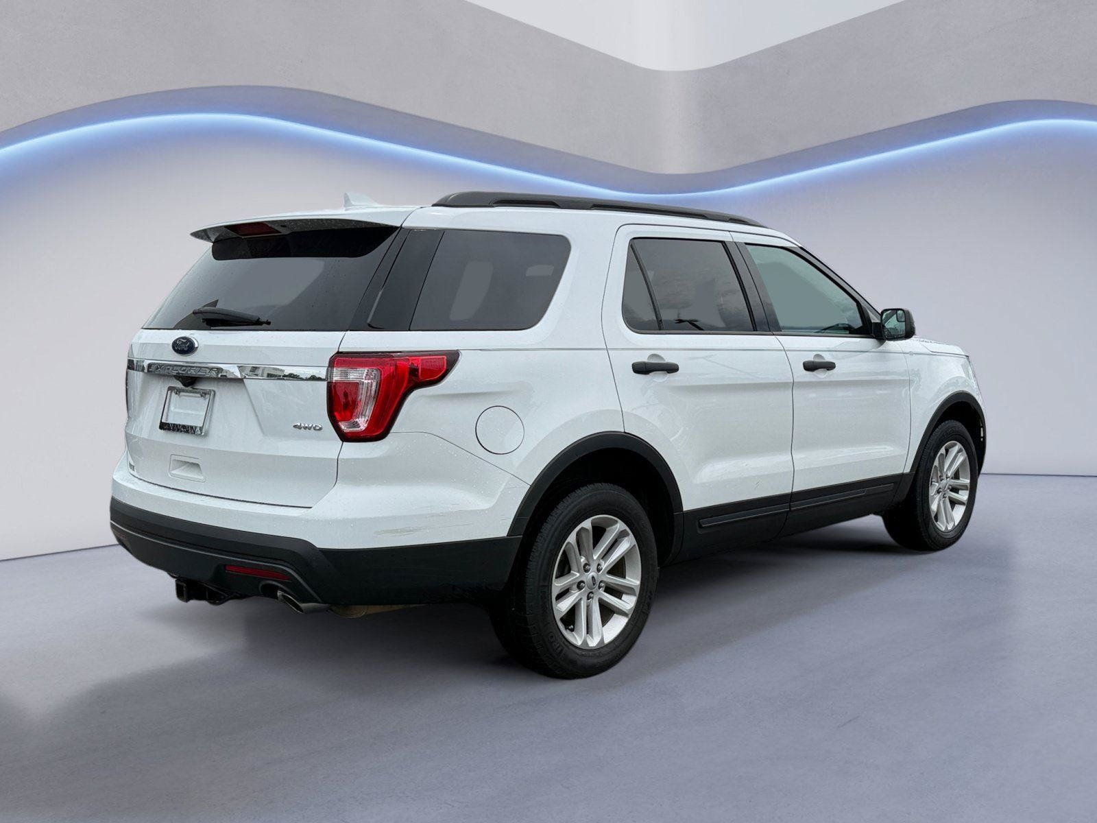 Used 2017 Ford Explorer 4WD image 3