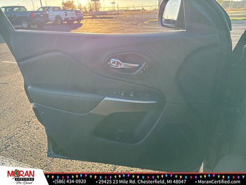 Used 2022 Jeep Cherokee Limited image 9