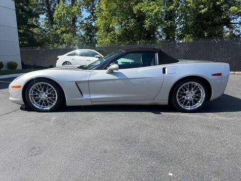 Used 2005 Chevrolet Corvette Convertible w/ Preferred Equipment Group RWD image 4