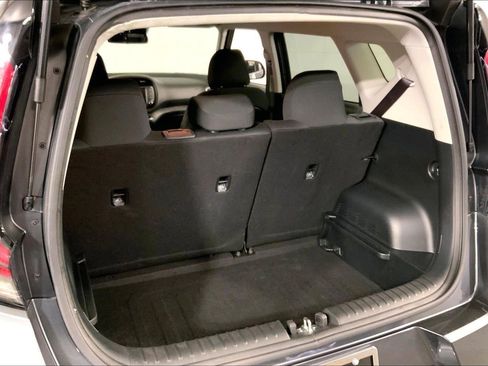 Used 2025 Kia Soul LX w/ LX Technology Package FWD image 4