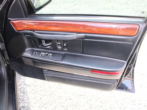 Used 1995 Cadillac De Ville Sedan FWD image 20