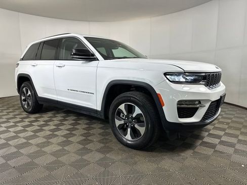 Used 2023 Jeep Grand Cherokee 4WD 4xe image 2