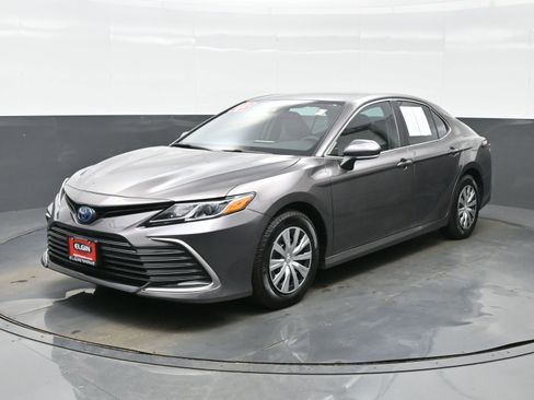 Used 2023 Toyota Camry LE image 2