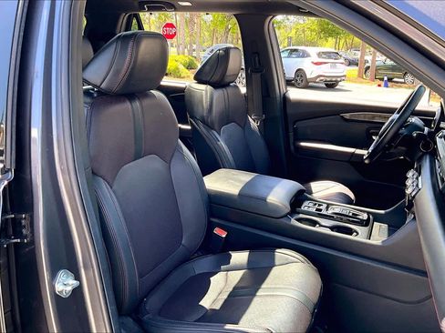 Used 2025 Honda Pilot Black Edition image 9