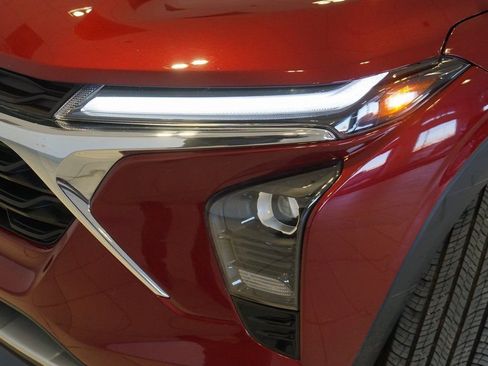 Certified 2025 Chevrolet Trax LT w/ LT Convenience Package image 29