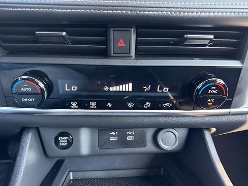 Used 2025 Nissan Rogue SV FWD image 19
