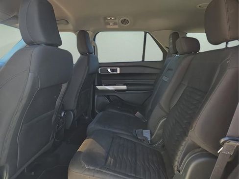Used 2021 Ford Explorer XLT image 16