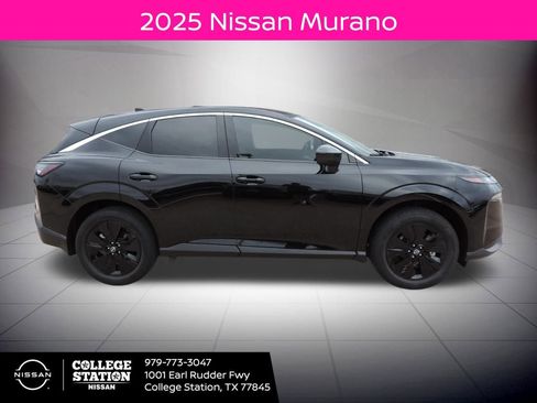 Used 2025 Nissan Murano SV image 2
