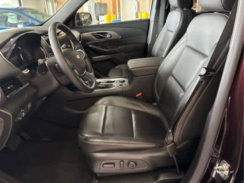 Used 2023 Chevrolet Traverse LT image 22