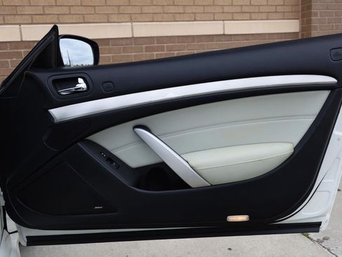 Used 2012 INFINITI G37 Convertible w/ Premium Pkg RWD image 23