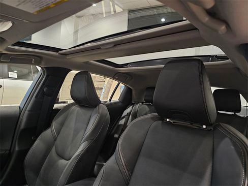 New 2026 Toyota Prius Plug-In Hybrid image 18