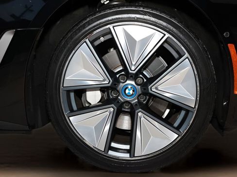 Used 2022 BMW i4 eDrive40 image 26