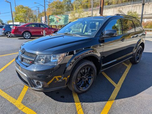 Used 2019 Dodge Journey SE w/ Premium Group image 3