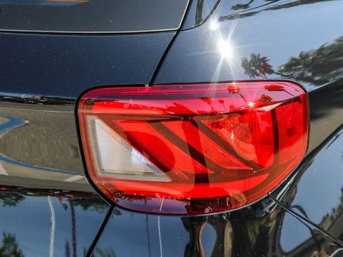 Certified 2024 Hyundai Venue SEL FWD image 9