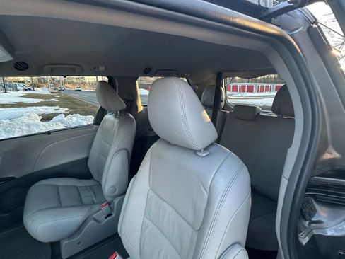 Used 2015 Toyota Sienna XLE Premium image 26