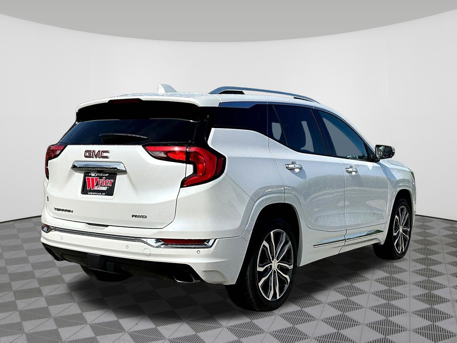 Used 2020 GMC Terrain Denali w/ Denali Premium Package AWD/4WD image 6