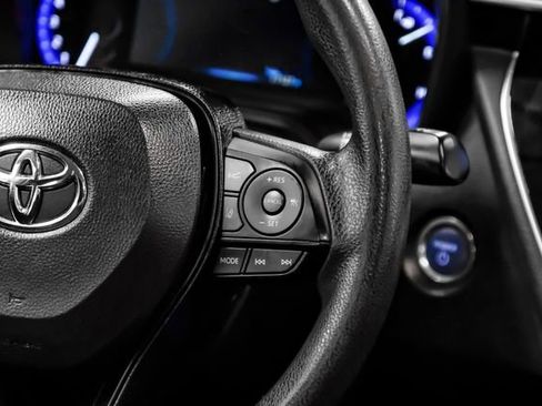 Used 2021 Toyota Corolla LE image 23