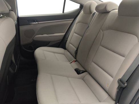 Used 2017 Hyundai Elantra SE image 18