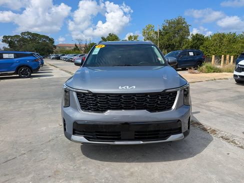 Certified 2025 Kia Sorento S FWD image 3