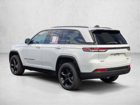 Used 2025 Jeep Grand Cherokee Limited w/ Black Appearance Package image 8