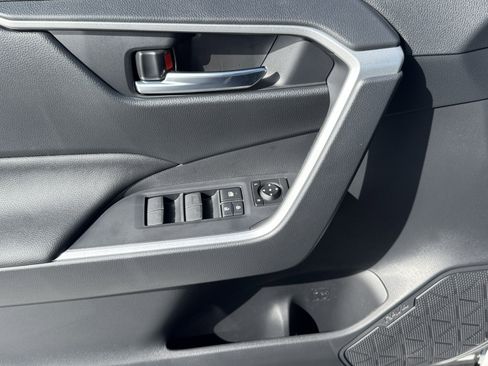 New 2025 Toyota RAV4 SE image 18