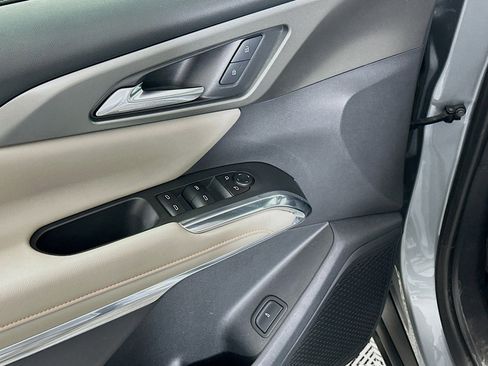 Used 2025 Chevrolet Traverse LT image 15