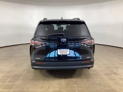 Used 2025 Toyota Sienna XLE FWD image 10