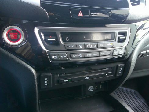Used 2017 Honda Pilot Touring image 65