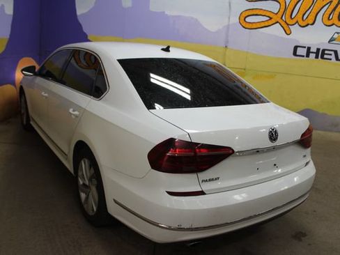 Used 2018 Volkswagen Passat 2.0T SE FWD image 6