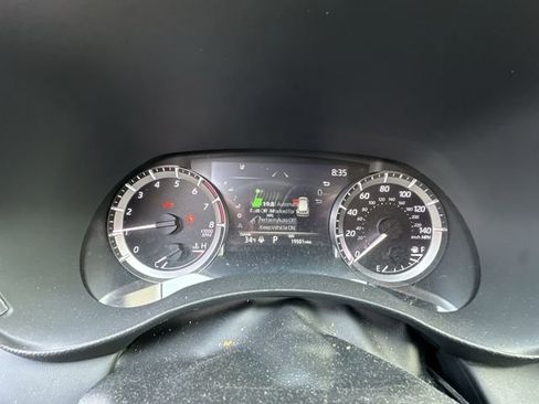 Used 2024 Toyota Highlander XLE image 12